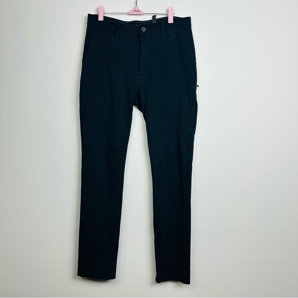 Vuori Men's Dark Blue Chinos Size 32